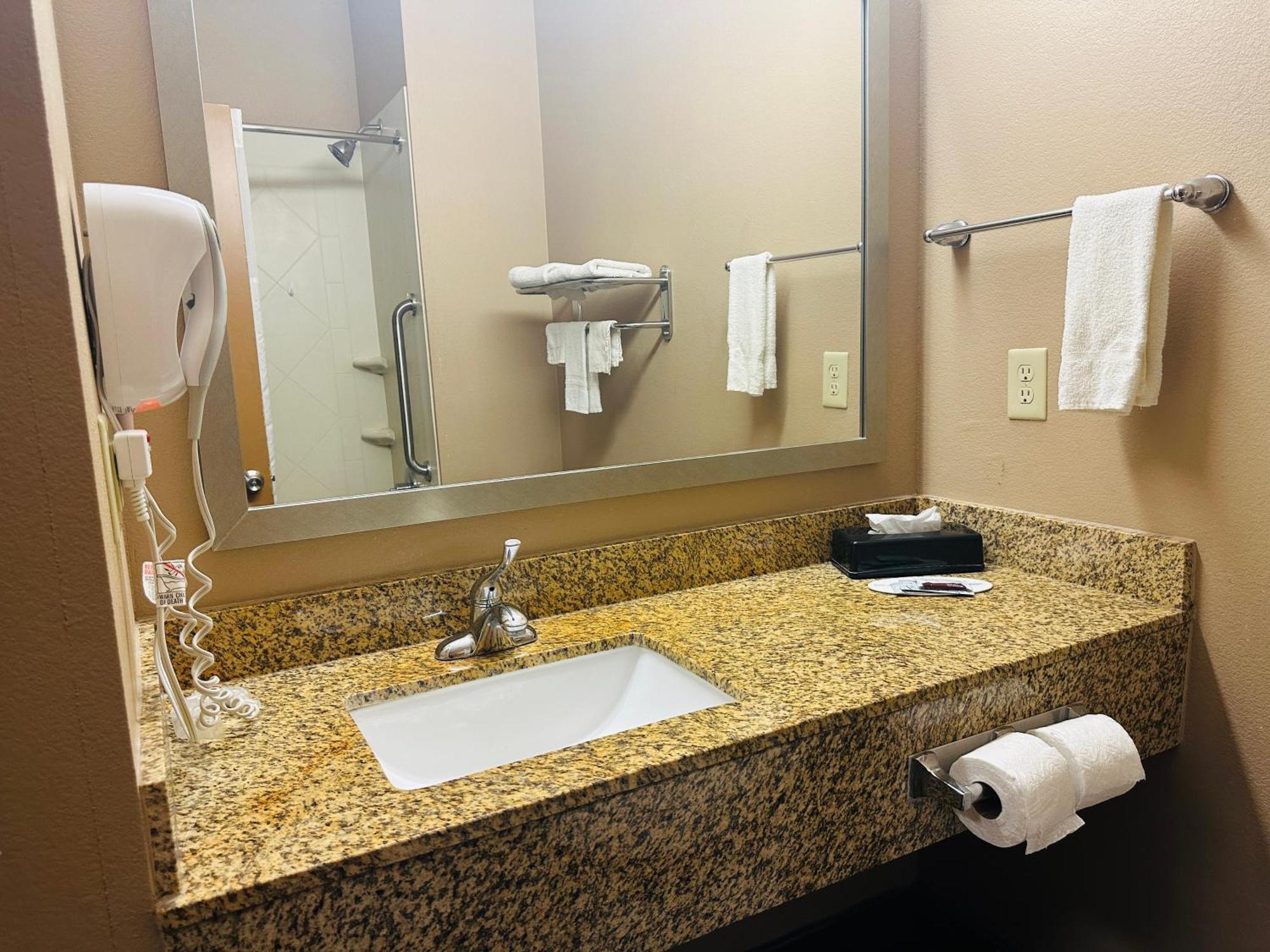 Executive Inn & Suites Floresville Ngoại thất bức ảnh