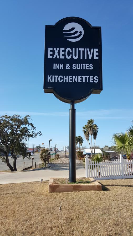 Executive Inn & Suites Floresville Ngoại thất bức ảnh